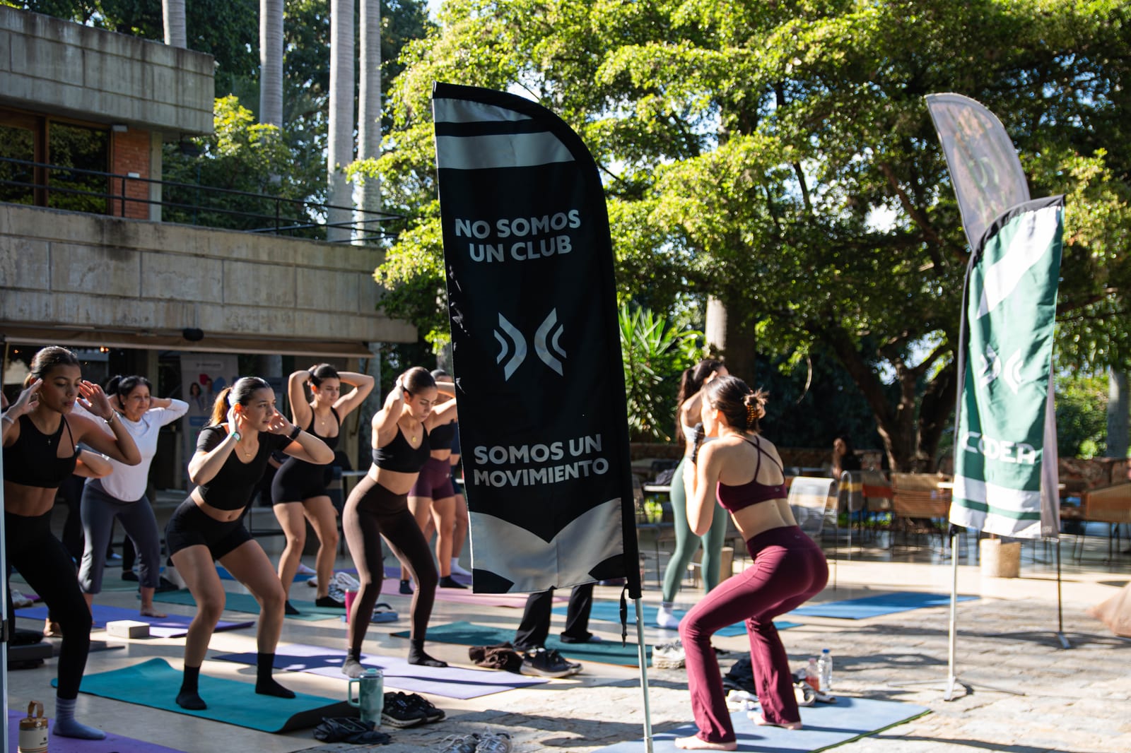 Clase grupal al aire libre