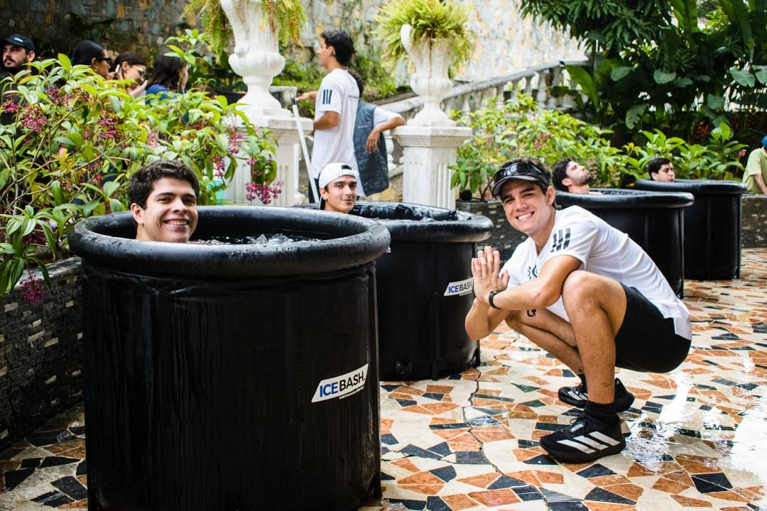 Cold plunge entre participantes
