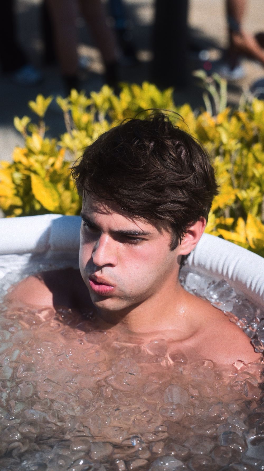 Cold plunge con hielo después de entrenar