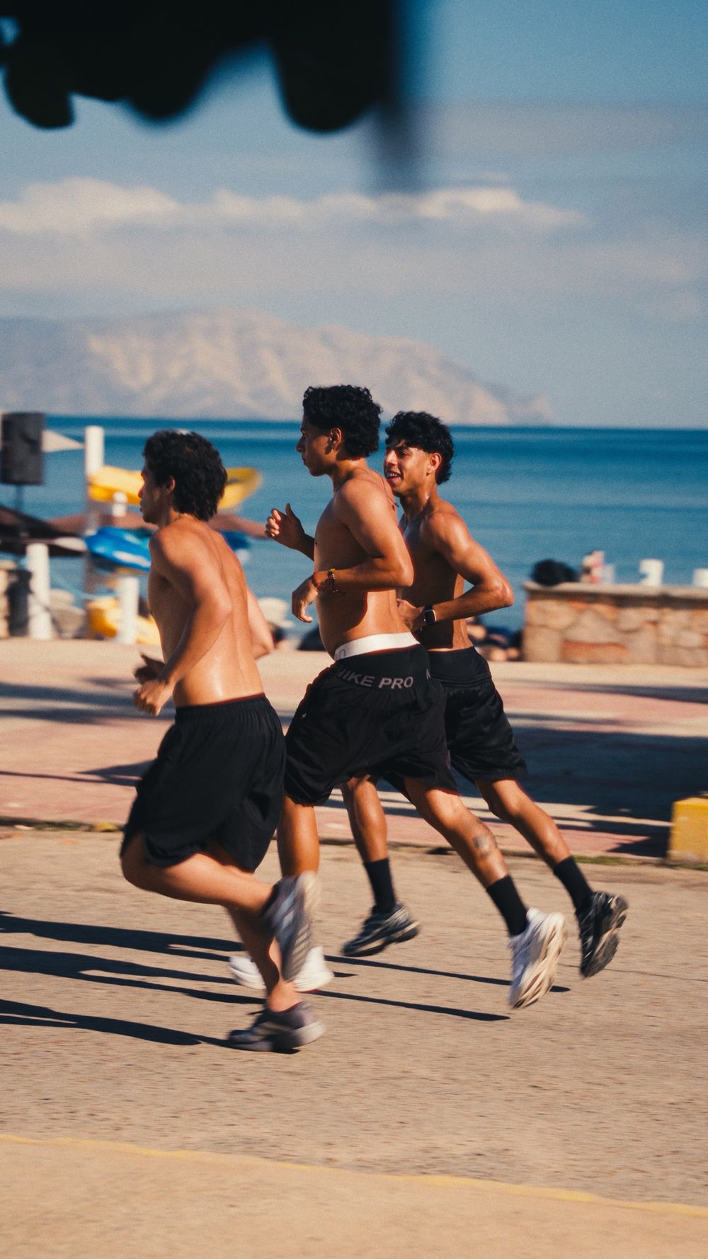 Corredores CODEA junto al mar
